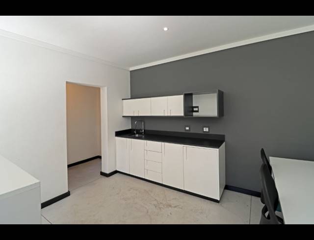 55.60M² BUSINESS TO LET IN PARKMORE
